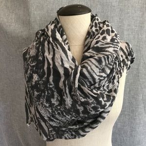 Banana republic gray scarf